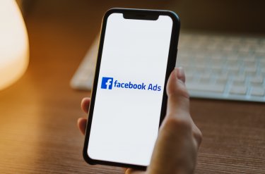 【2023年版】Facebook広告のやり方入門ガイド！種類、費用などの基礎からFacebook広告の出稿手順、審査、効果的な運用方法までわかりやすく解説